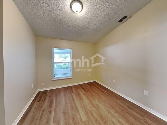 Building Photo - 16027 Dorchester Blvd