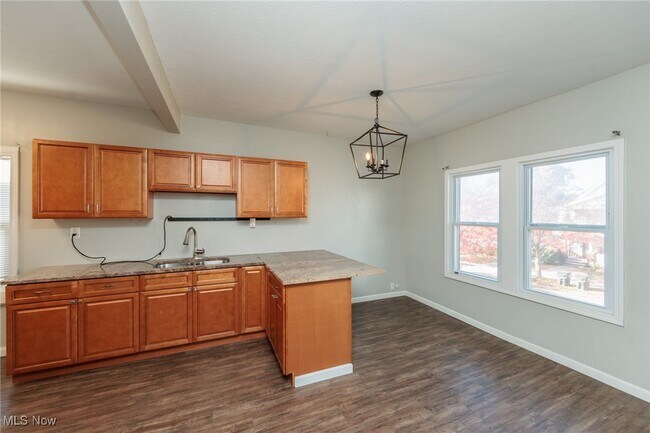 Building Photo - 2035 Chesterland Ave