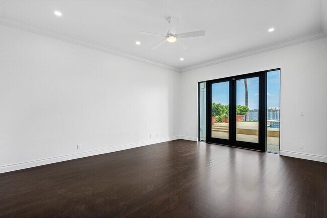 Building Photo - 1 1st Ave S