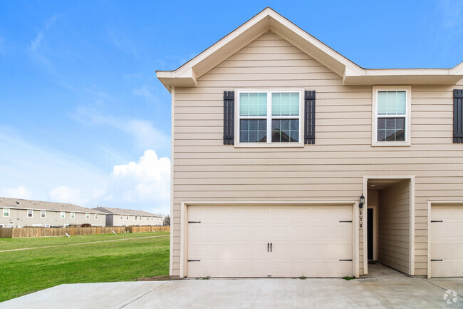 Building Photo - 576 Solomon Ln