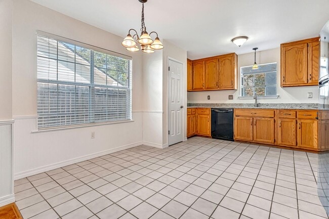 Building Photo - 3 Bedroom in Bluewater Bay!