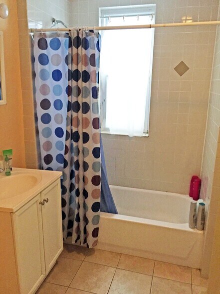 Building Photo - 10 Bucknam St