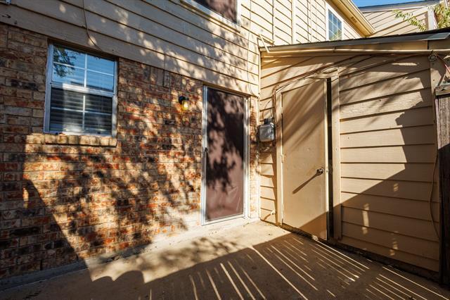 Building Photo - 613 Carriagehouse Ln