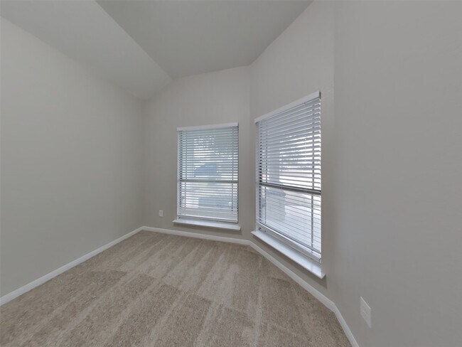 Building Photo - 21451 Sullivan Forest Dr