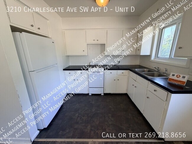 Building Photo - 3210 Charlesgate Ave SW