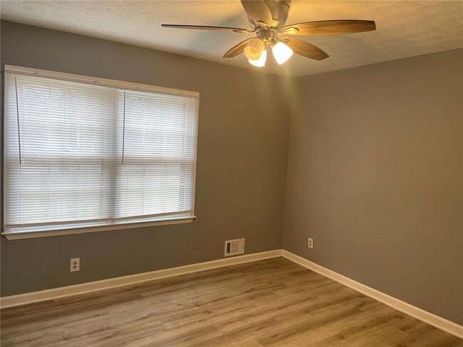 Building Photo - 12266 Brown Bridge Rd