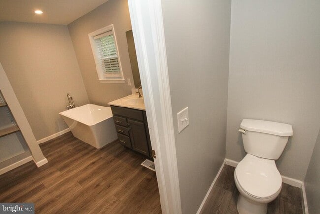 Building Photo - 8 Conover Ln