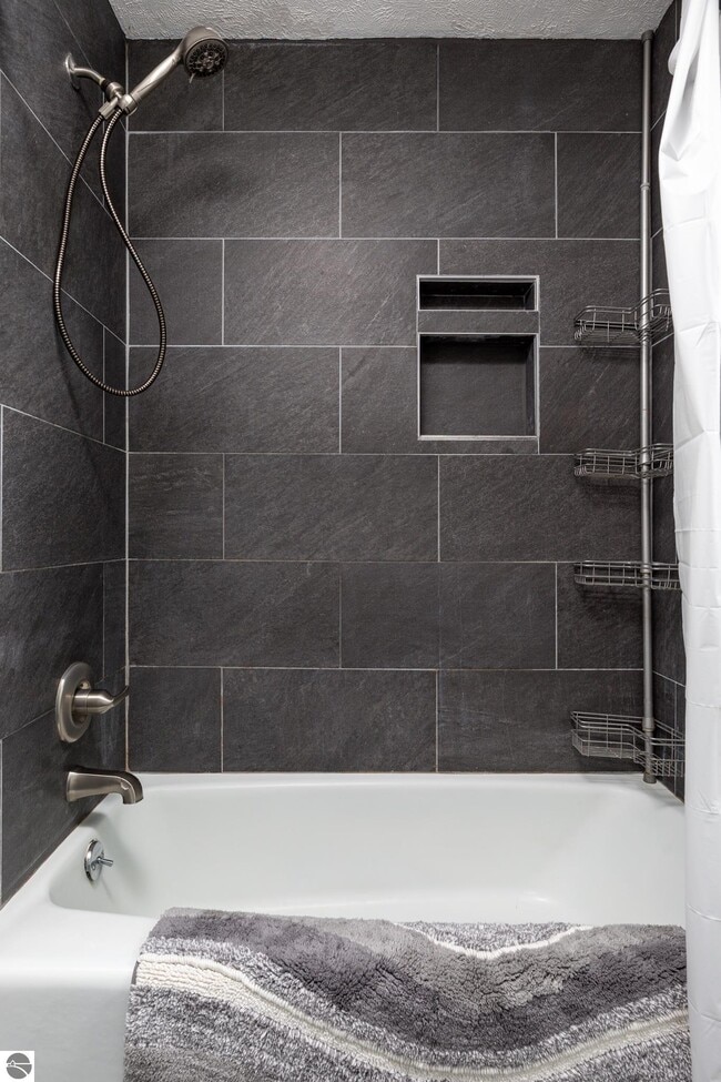 Building Photo - 1704 Comanche St