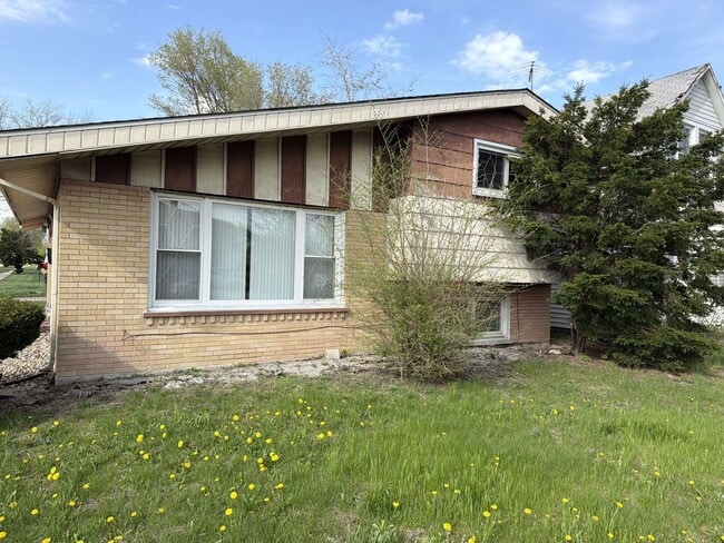 Building Photo - 14941 Evans Ave