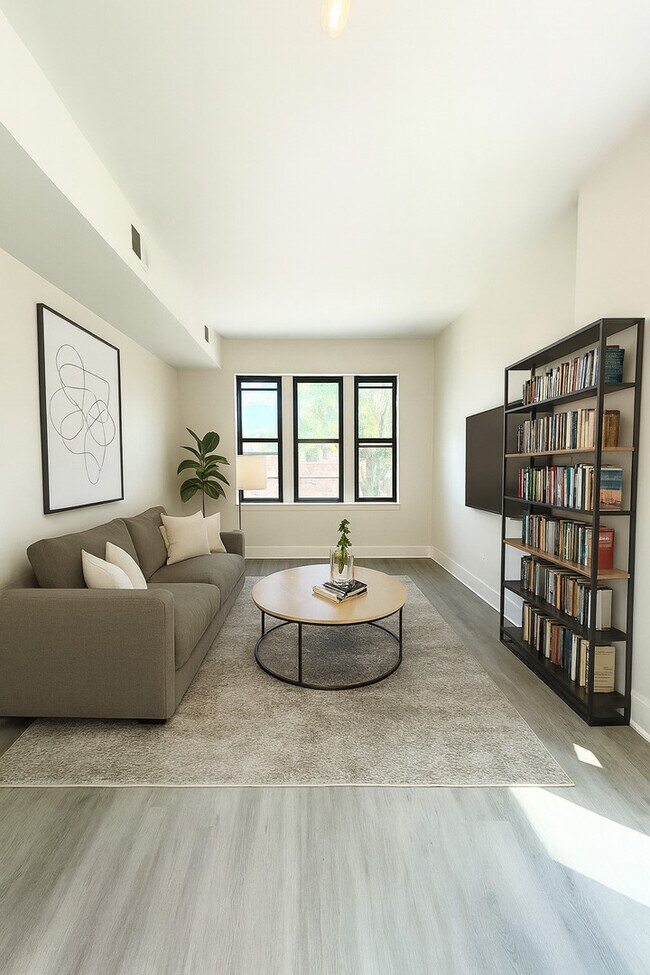 Building Photo - 2258 S Sacramento Ave