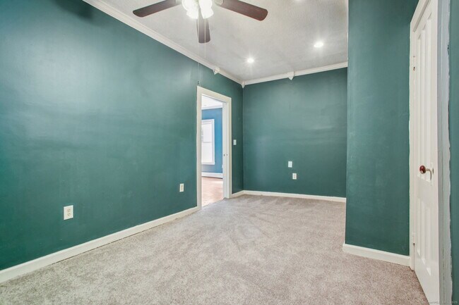 Building Photo - 138 Pleasant St