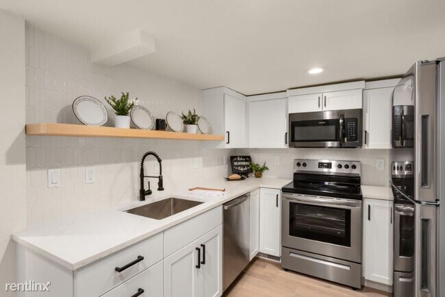 Building Photo - 2 br, 1 bath House - 3415 NE 41st Ave C Un...