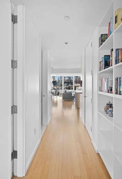 Building Photo - 245 W 19th St