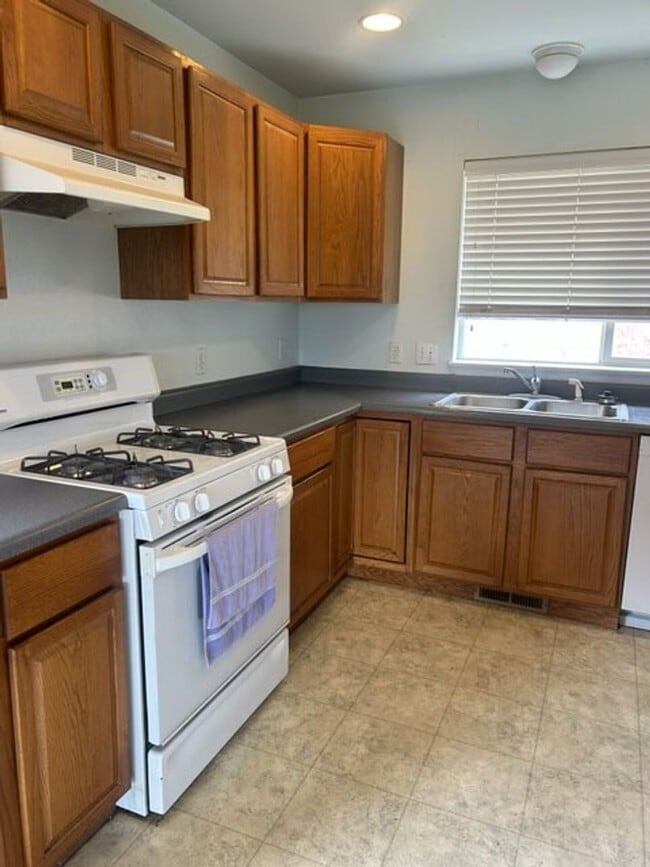 Building Photo - 50483 US-6