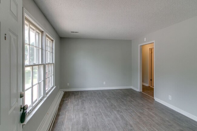 Building Photo - 103 Bennett Dr