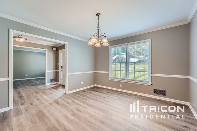 Building Photo - 3020 Royal Creek Way SW