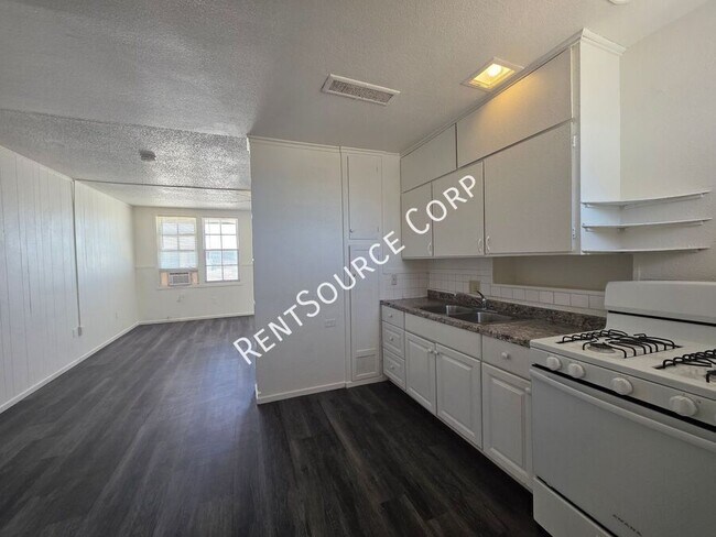 Building Photo - 250 Juniper St