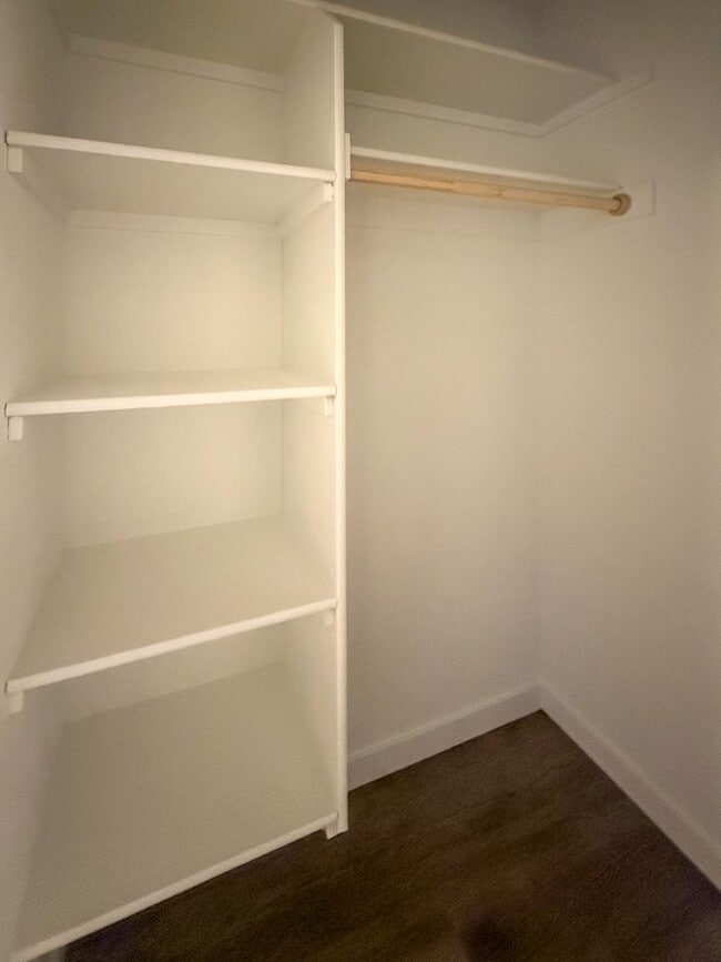 Building Photo - 505-507 NW Hillcrest Dr