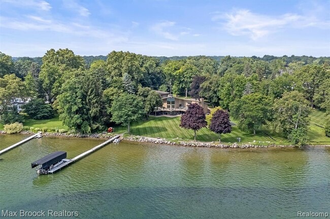 Building Photo - 3333 W Shore Dr