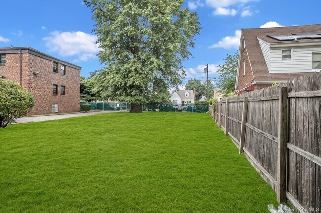 Building Photo - 115 Long Beach Rd