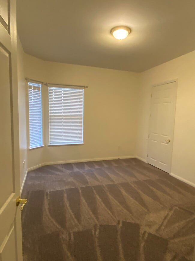 Building Photo - Beautiful Townhouse in Boulder City 232 MORGYN LANE #4