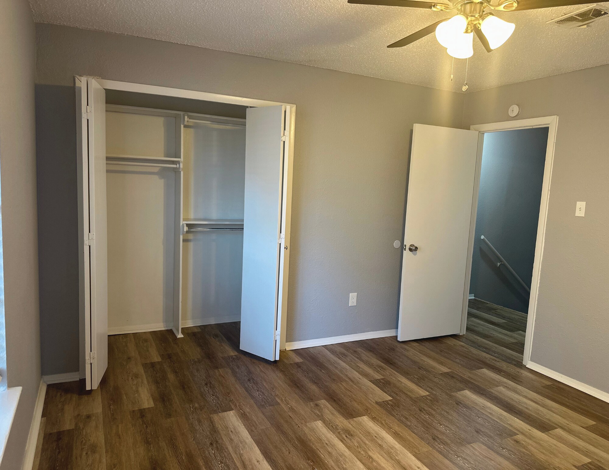 Back bedroom w/large closet - 8302 Woodview Dr E