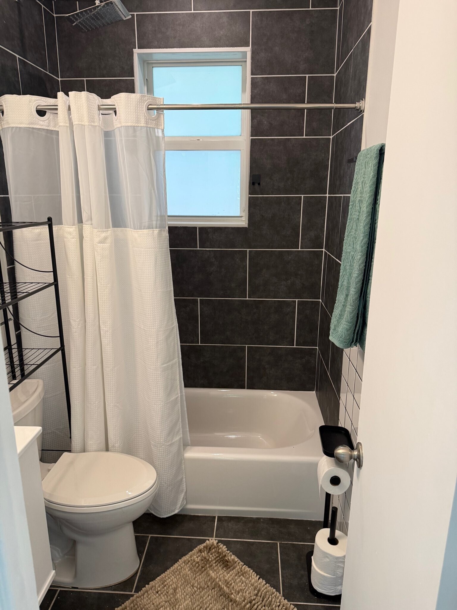 Building Photo - 2513 Staples Ave