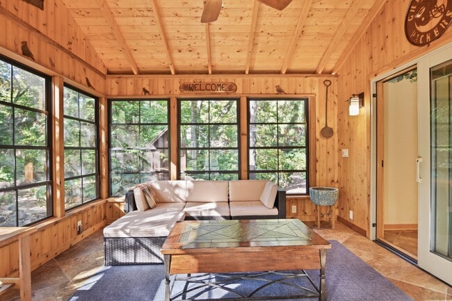 Building Photo - 1889 Paddock Pl