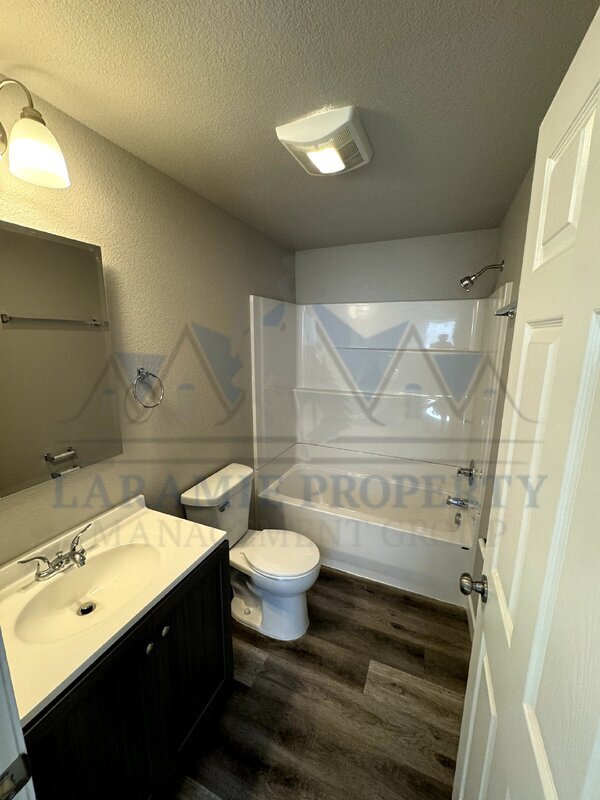 Building Photo - 4521 E Bobolink Ln