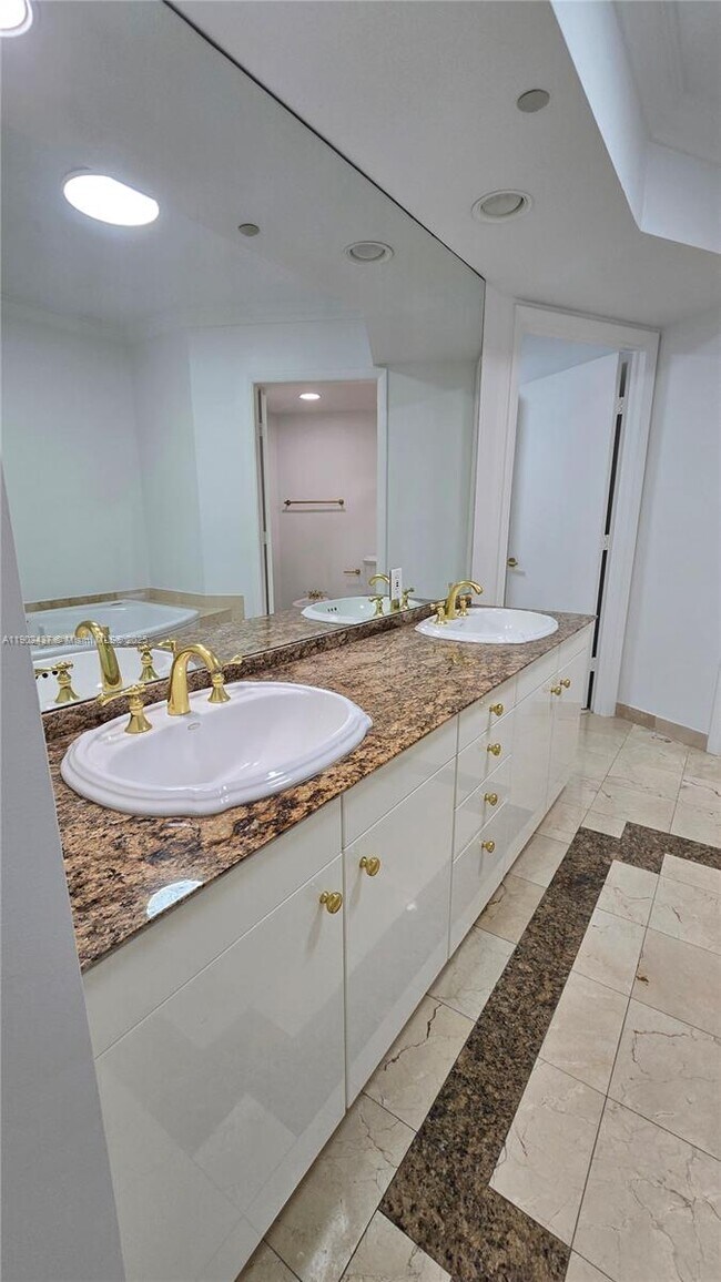 Building Photo - 19333 Collins Ave