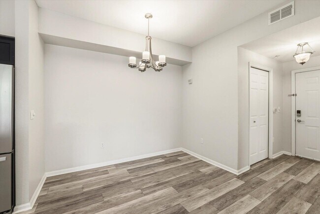 Building Photo - 2801 Chancellorsville Dr