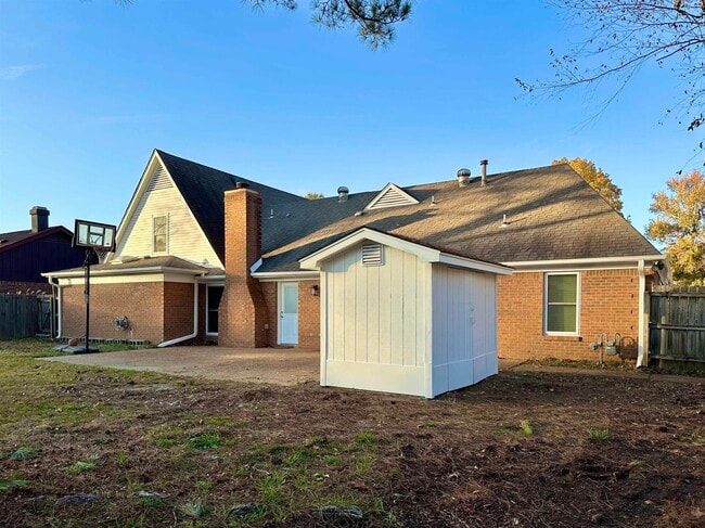 Building Photo - 7475 Kingsland Dr