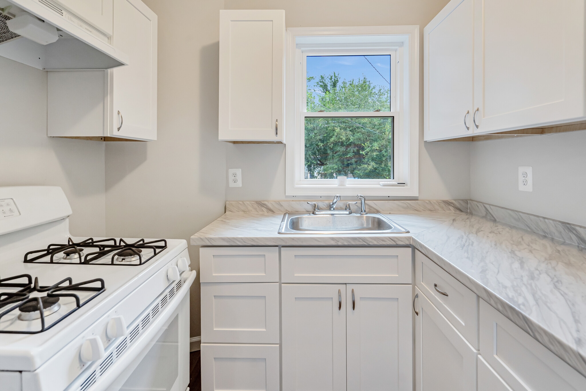 Building Photo - 1340 Pontiac Ave