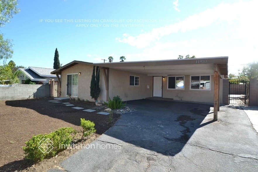 Primary Photo - 11933 Phillippi Ave