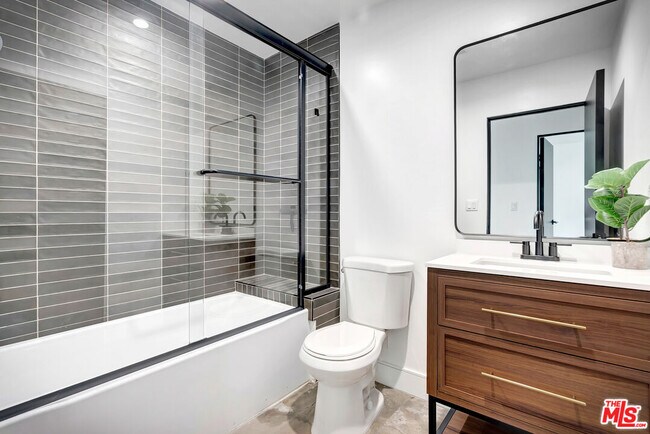 Building Photo - 6236 Sale Ave