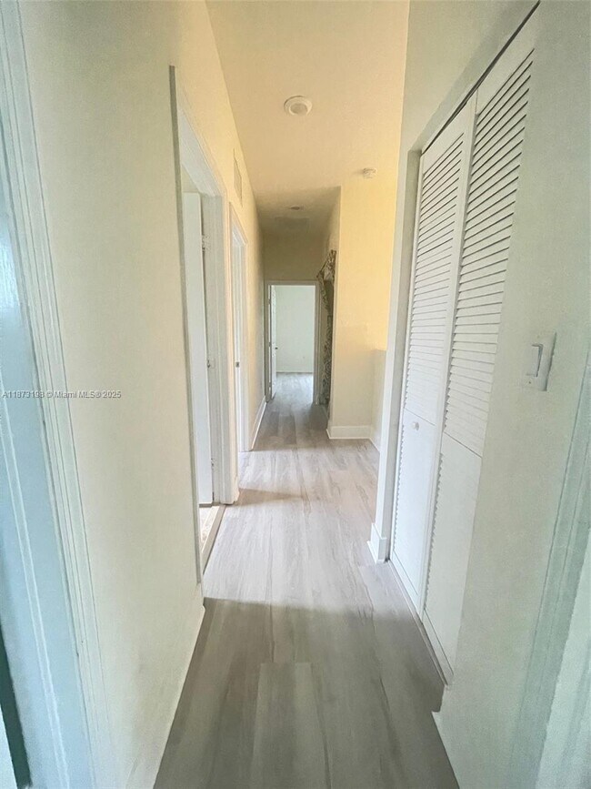 Building Photo - 3114 SE 3rd Dr