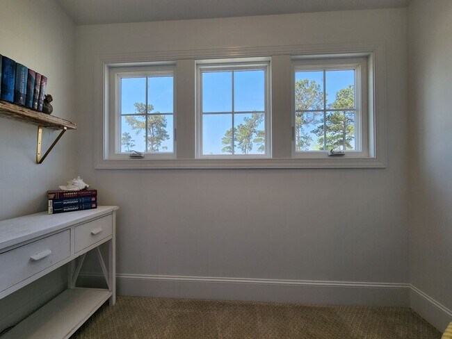 Building Photo - Home Available in Summerhouse on Everett Bay! Showings Coming Soon.