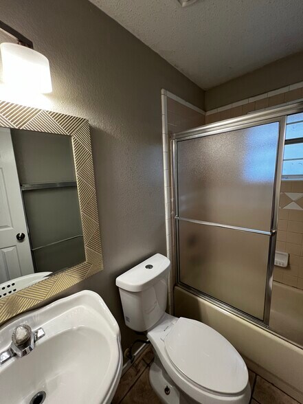 Building Photo - 3535 Warwick Glen Dr