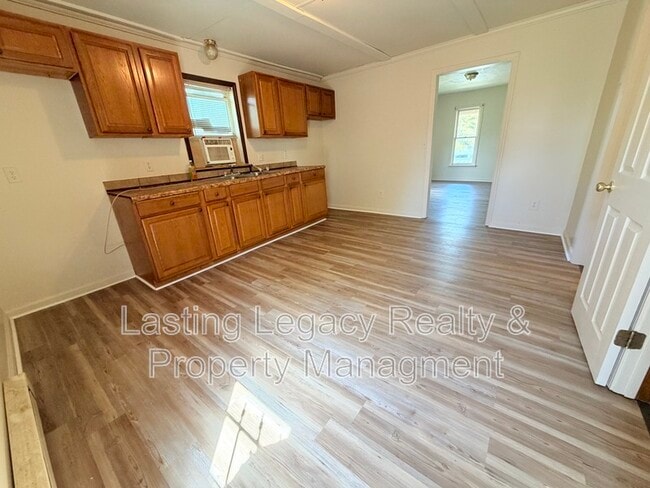 Building Photo - 510 Alexander St