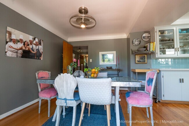 Building Photo - Epic custom home with designer touches throughout!