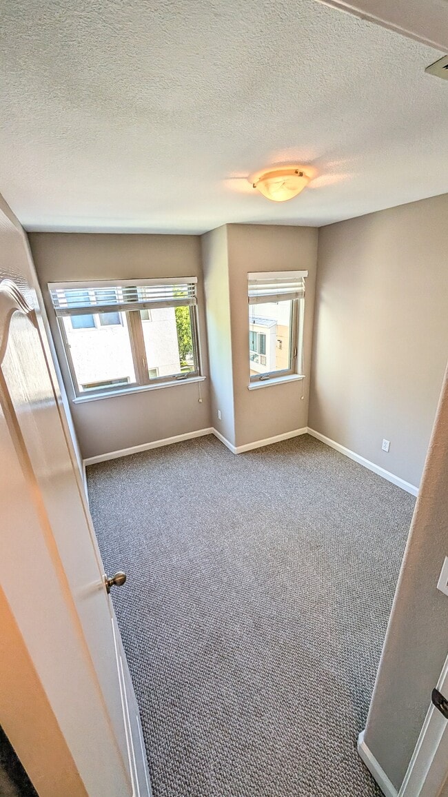 Building Photo - 1544 Sunnyvale Ave