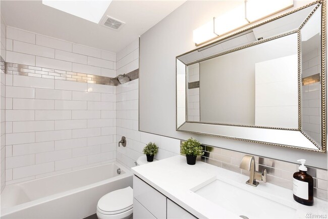 Building Photo - Remodeled Home in Mukilteo!