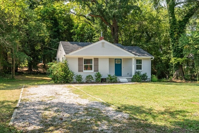 Building Photo - 2 Bedroom Ranch Style Home close to Downtown Raleigh