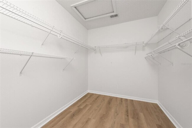 Building Photo - 746 Lockbreeze Dr