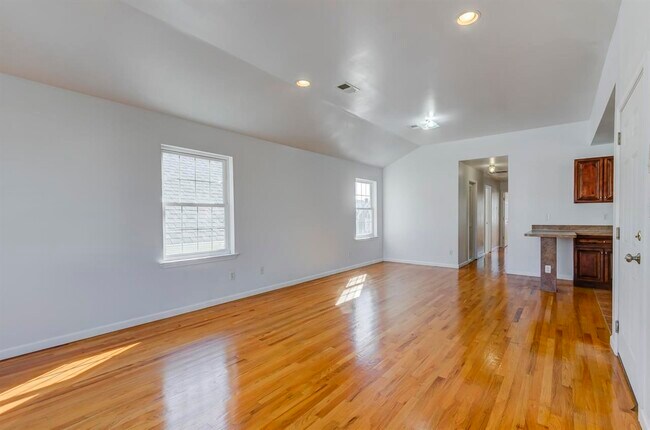 Building Photo - 30 E 41st St
