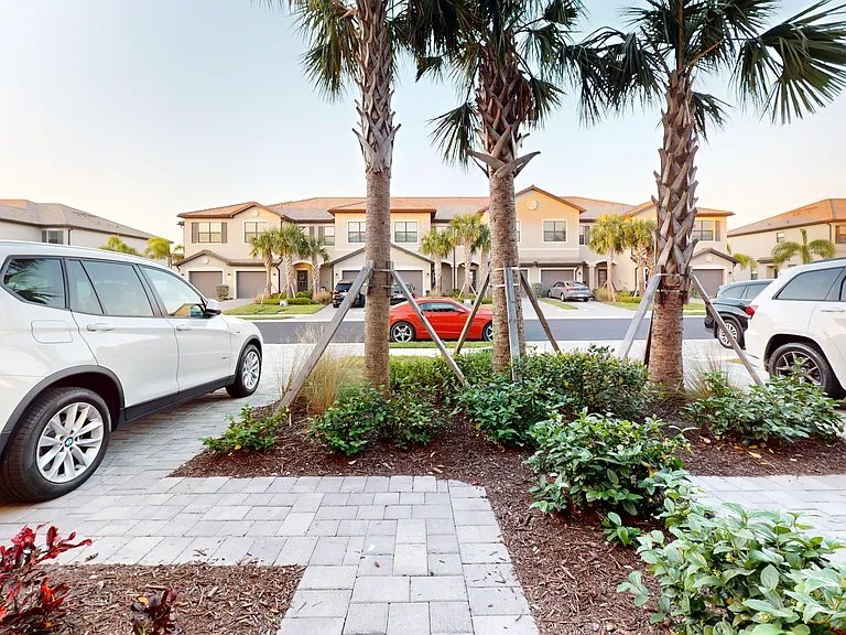 Building Photo - 15126 Sunny Day Dr