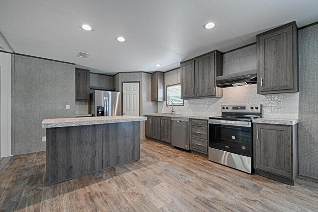 Building Photo - 640 Kevin St