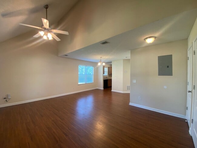 Building Photo - PRE-LEASING FOR AUGUST 2026!