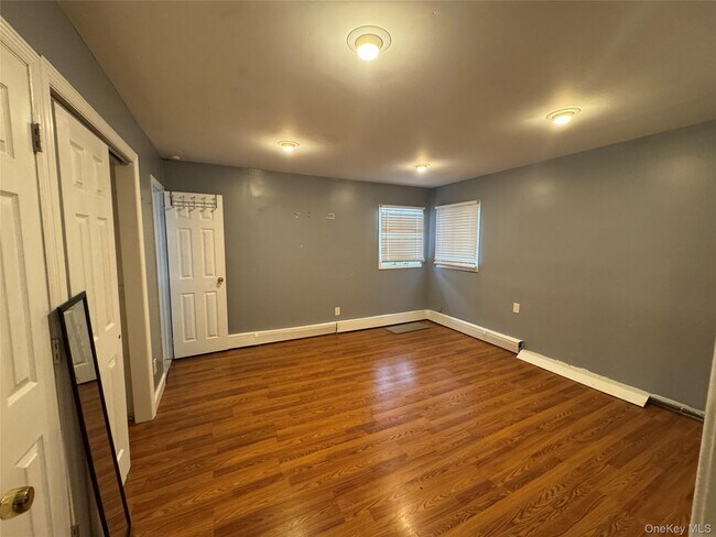 Building Photo - 11 Oak Pl
