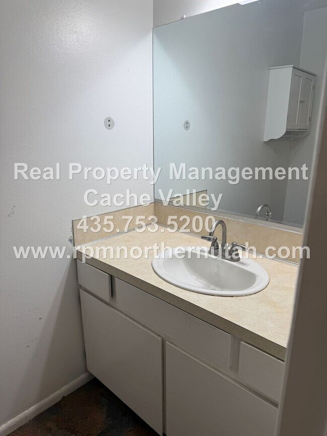 Building Photo - 357 N 200 W
